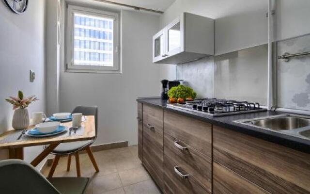 Ajax Apartments Rondo Onz