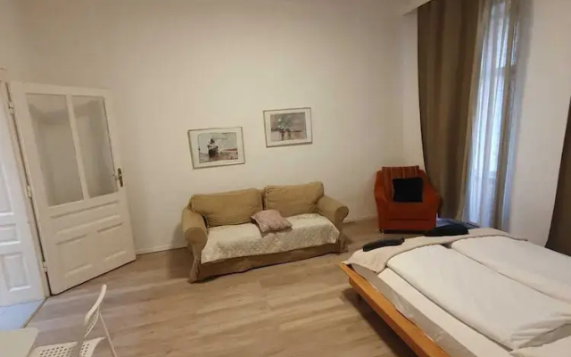 Modern 2BR Apt Near Karlsplatz