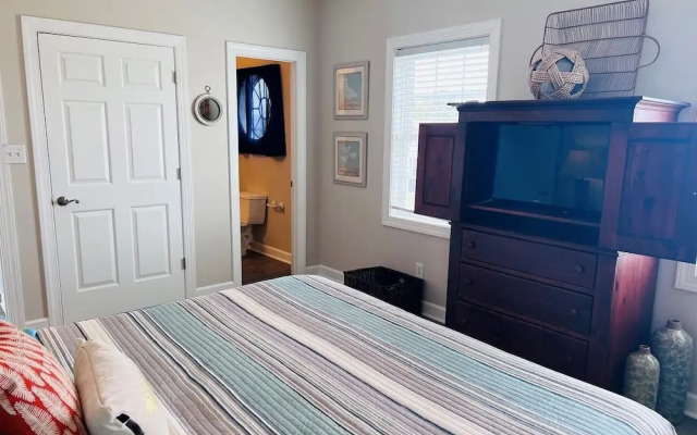 Sunny Times 4 Bedroom Home by RedAwning