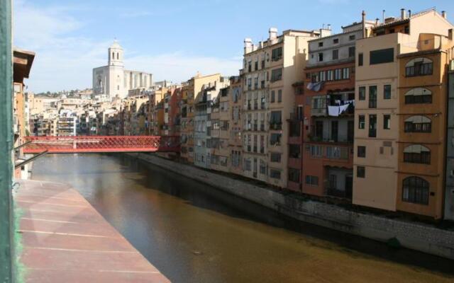 Onyar River Center Apartments