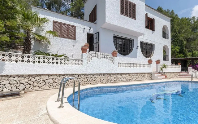Casabra in Ador With 5 Bedrooms and 3 Bathrooms