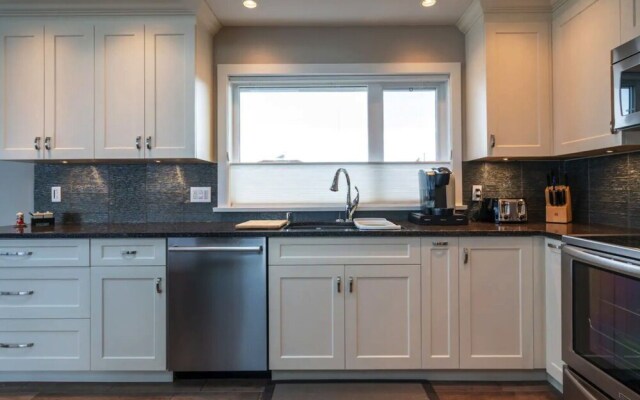 *10 Mile Point Stunning Oceanfront