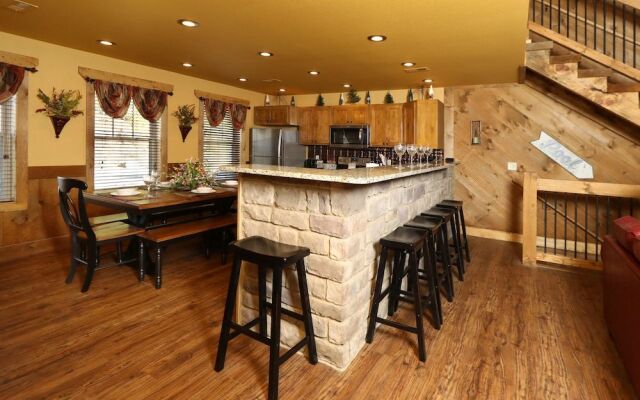 Hilltop Haven - Four Bedroom Chalet