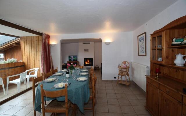 Apartment Ecureuil 200m2 Living room with fireplace