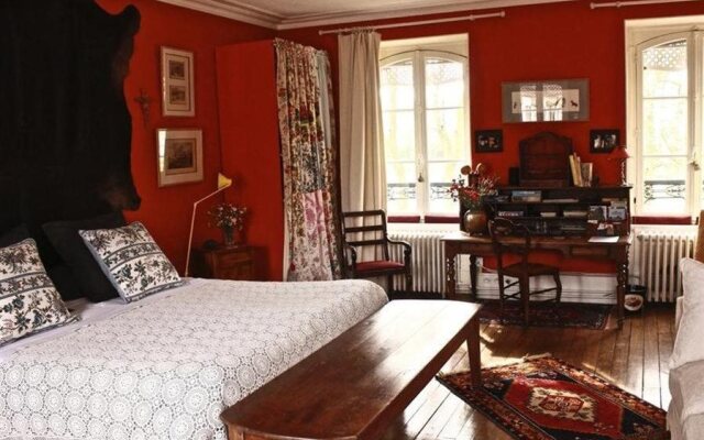 Bed in Versailles - Villa de la Pièce d'Eau des Suisses