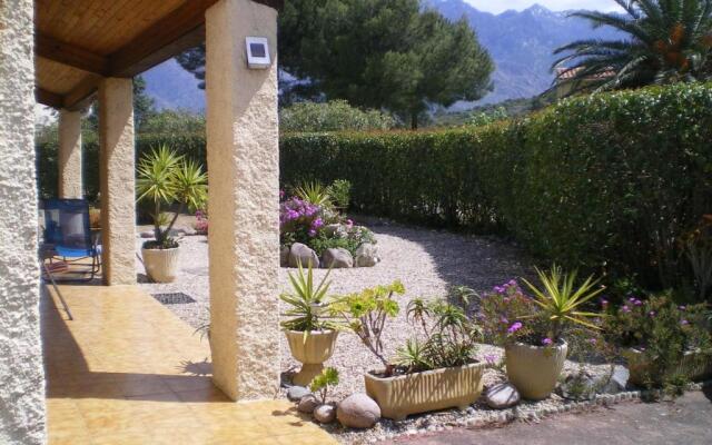 Aux pieds des montagnes