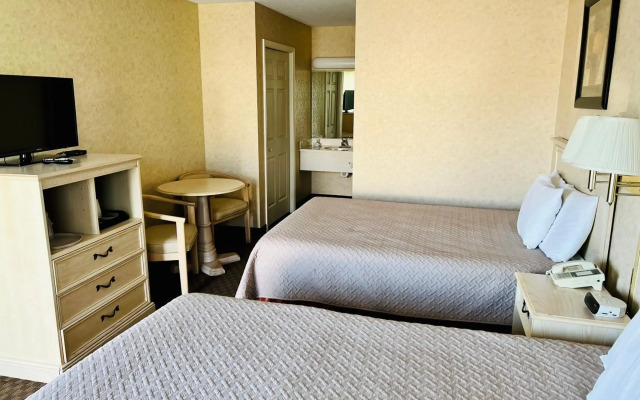 Court Plaza Inn & Suites