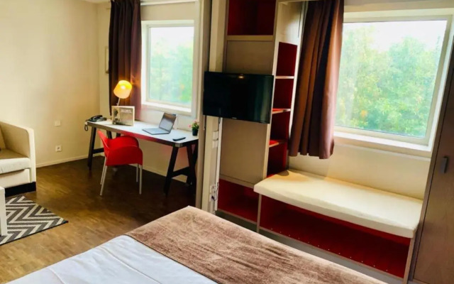 Standing Hotel Suites