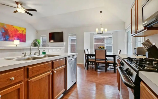 Cozy Getaway, Minutes from Austin!