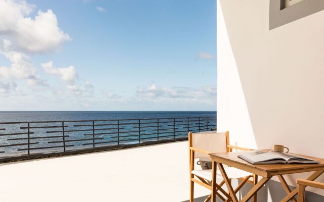 White Exclusive Suite & Villas