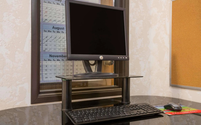 Howard Johnson Inn West Fargo