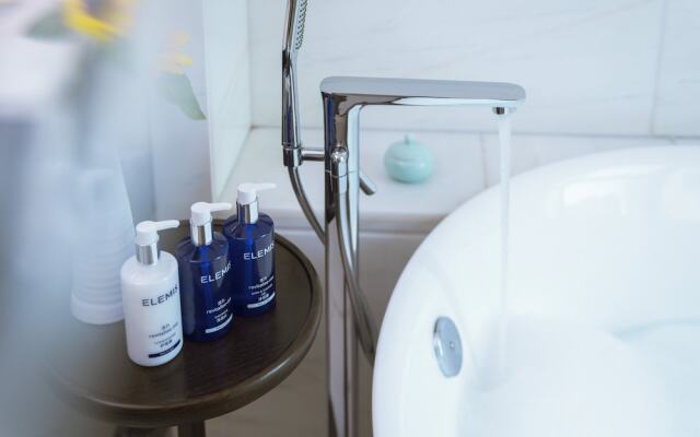 voco Hangzhou Binjiang Minghao by IHG