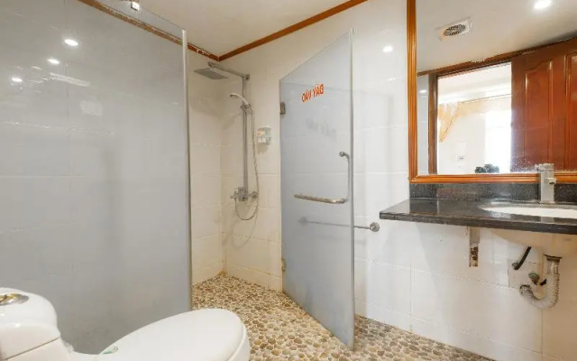 OYO 472 Lenka Hotel