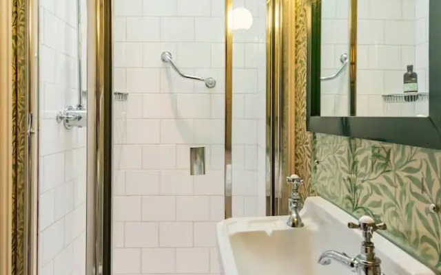 The Kensington Gatehouse - by Out of Office Lifestyle