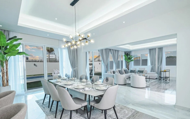 LUX White Modern Villa