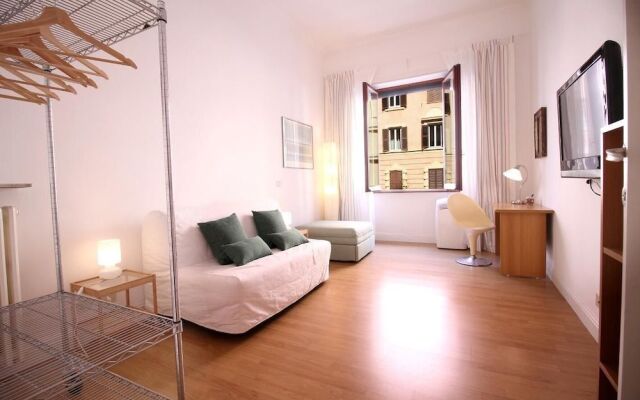 Spacious Apt Steps away from the Vatican