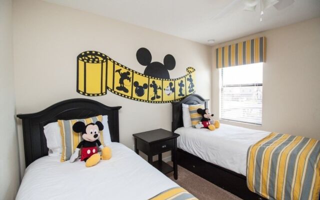 5 bedroom home with private pool