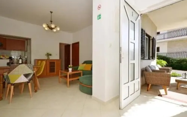 Apartments Mira