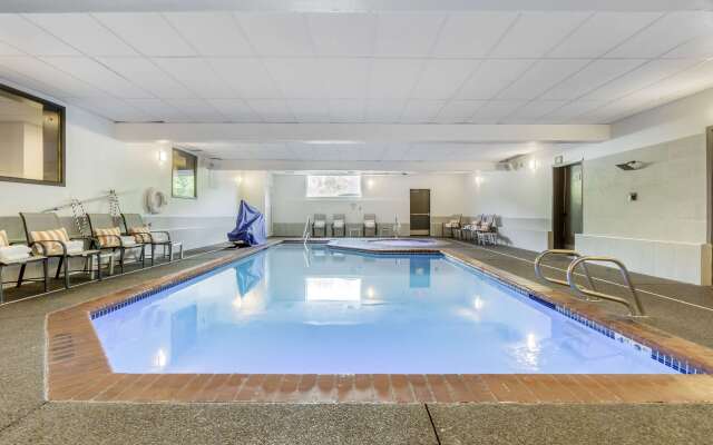 Comfort Inn & Suites Pacific - Auburn