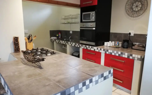 Inyathi Guest Lodge & Self Catering Chalets