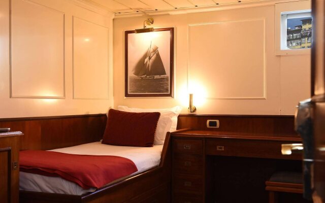 Invicta Ribeira Boat Hotel