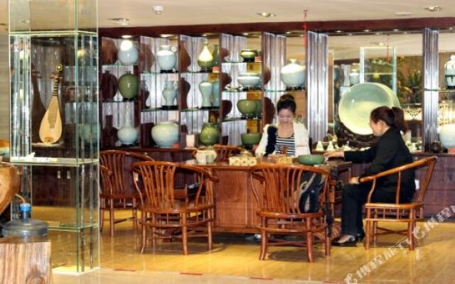 Longzhiquan Spa Business Hotel