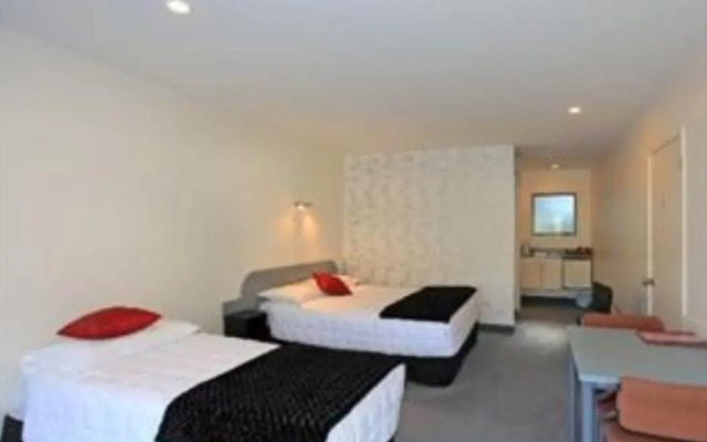 Kapiti Lindale Motel & Conference Centre