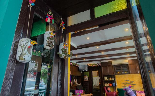 Отель Yellow Lamoon