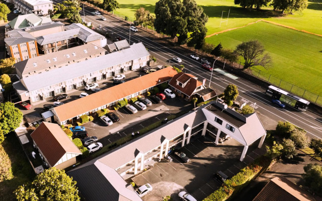 Tudor Court Motor Lodge