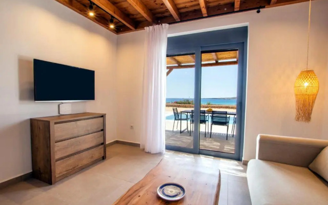 Cato Agro 3, Seafront Villa with Private Pool