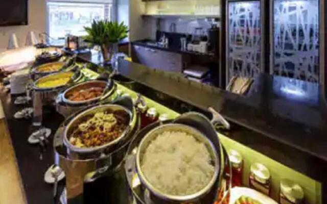 Microtel by Wyndham - Acropolis