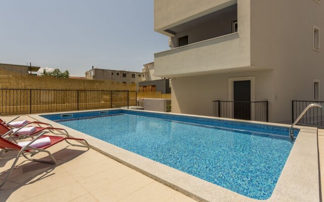 Beach Residence with pool and sea view