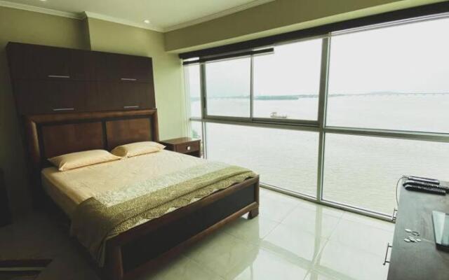 5-luxury suite Riverfront Vista al río