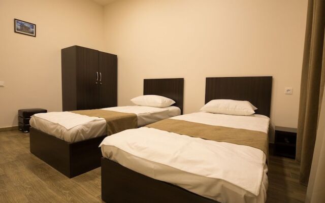 5 Rooms Mini-Hotel & Tours