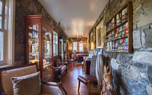 North Lodge on Oakland Bed and Breakfast