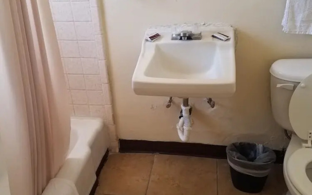 Beverly Crest Motor Inn