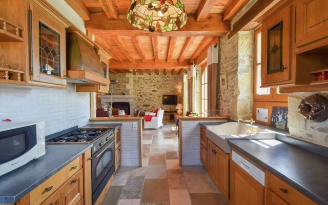 Elegant Villa in Saint-medard