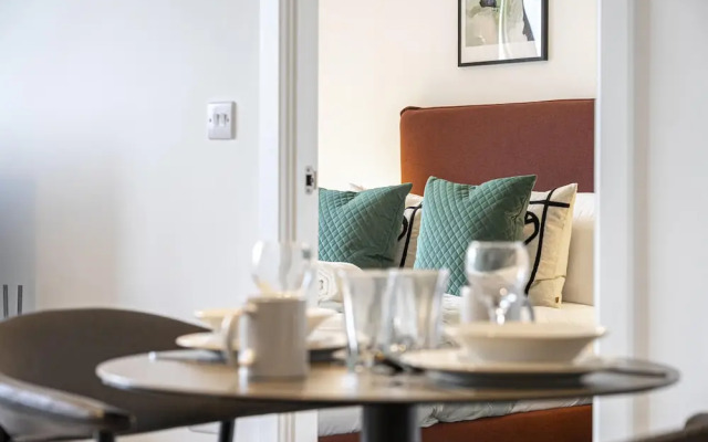 Modern Flat Near City Centre