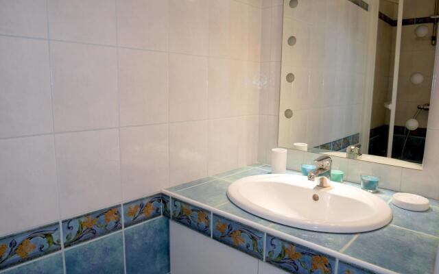 Holiday Home in Plouneour Near Sandy Beach