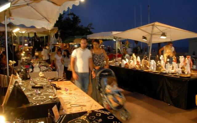 GORGEOUS APT with TERRACE, ELEVATOR, AC, FREE PARKING