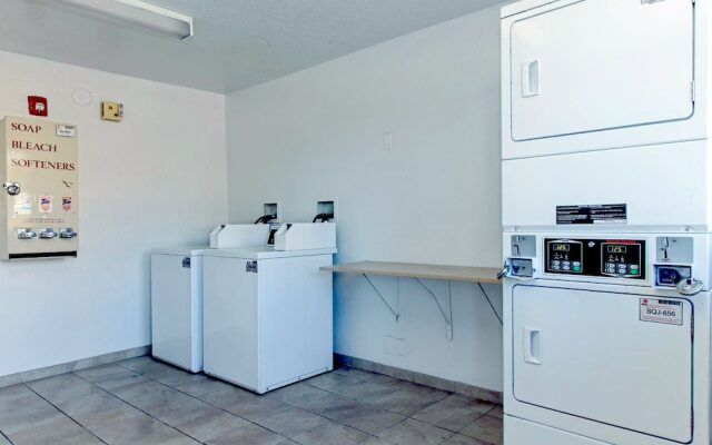 Motel 6 Phoenix - Northern Avenue