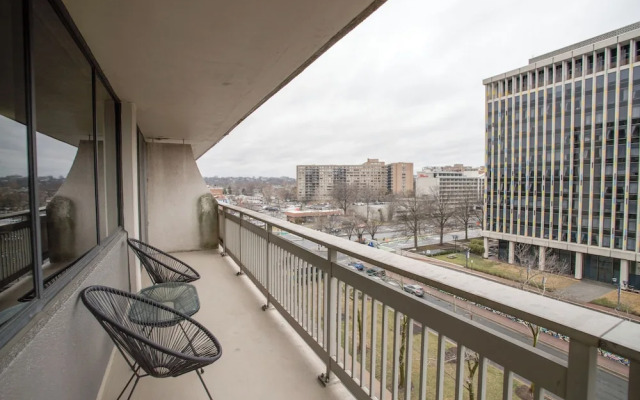 Convenient Apt Near Airport