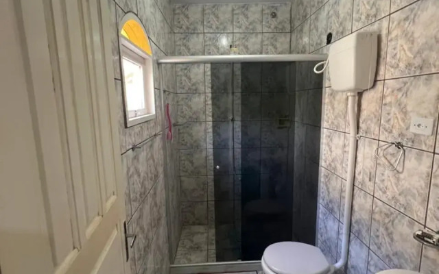 Casa com wi-fi e garagem a 5 minutos da Praia Grande