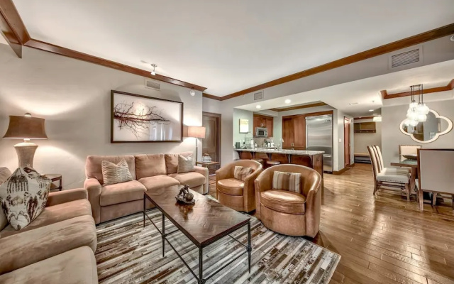 3 Bedroom Private -Tons Of Amenities Condo by RedAwning