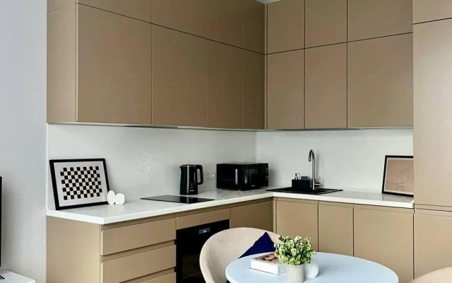 Happy People на набережной Новоданиловская