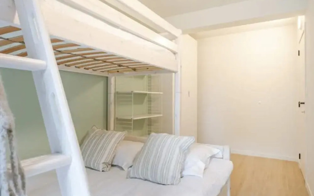 Pleasant Apartment With Frontal sea View