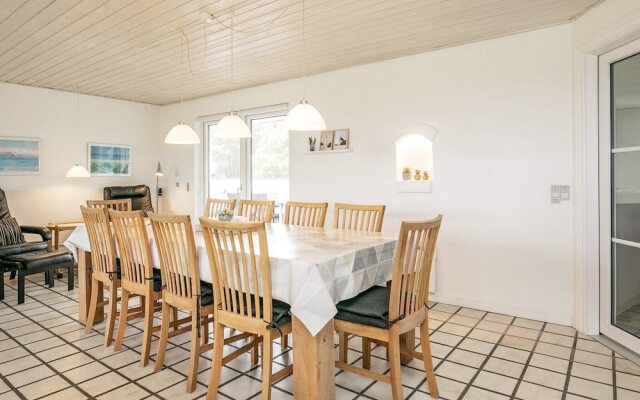 10 Person Holiday Home in Blavand