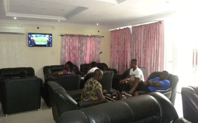 Grandy Suites Hotel