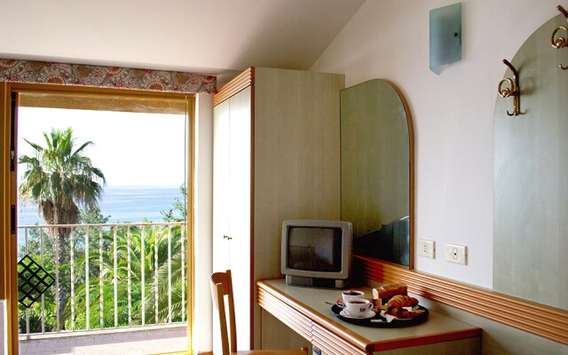 Cala Petrosa Resort