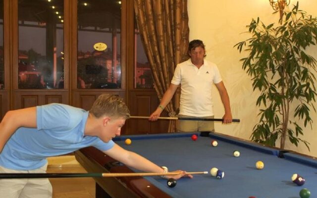 Fun Hill Resort Hotel